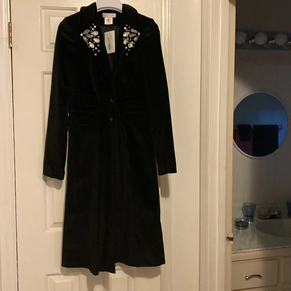 LaRok Black Velvet Jacket with Lapel Encrusted with Jewels. Size Small - Picture 6 of 11